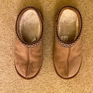 Women’s UGGs tazmine slippers